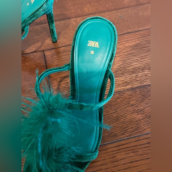 ZARA Feathered Velvet Heeled Sandals Size 38 Blogger Favorite 2022 Stilettos - Picture 9 of 11